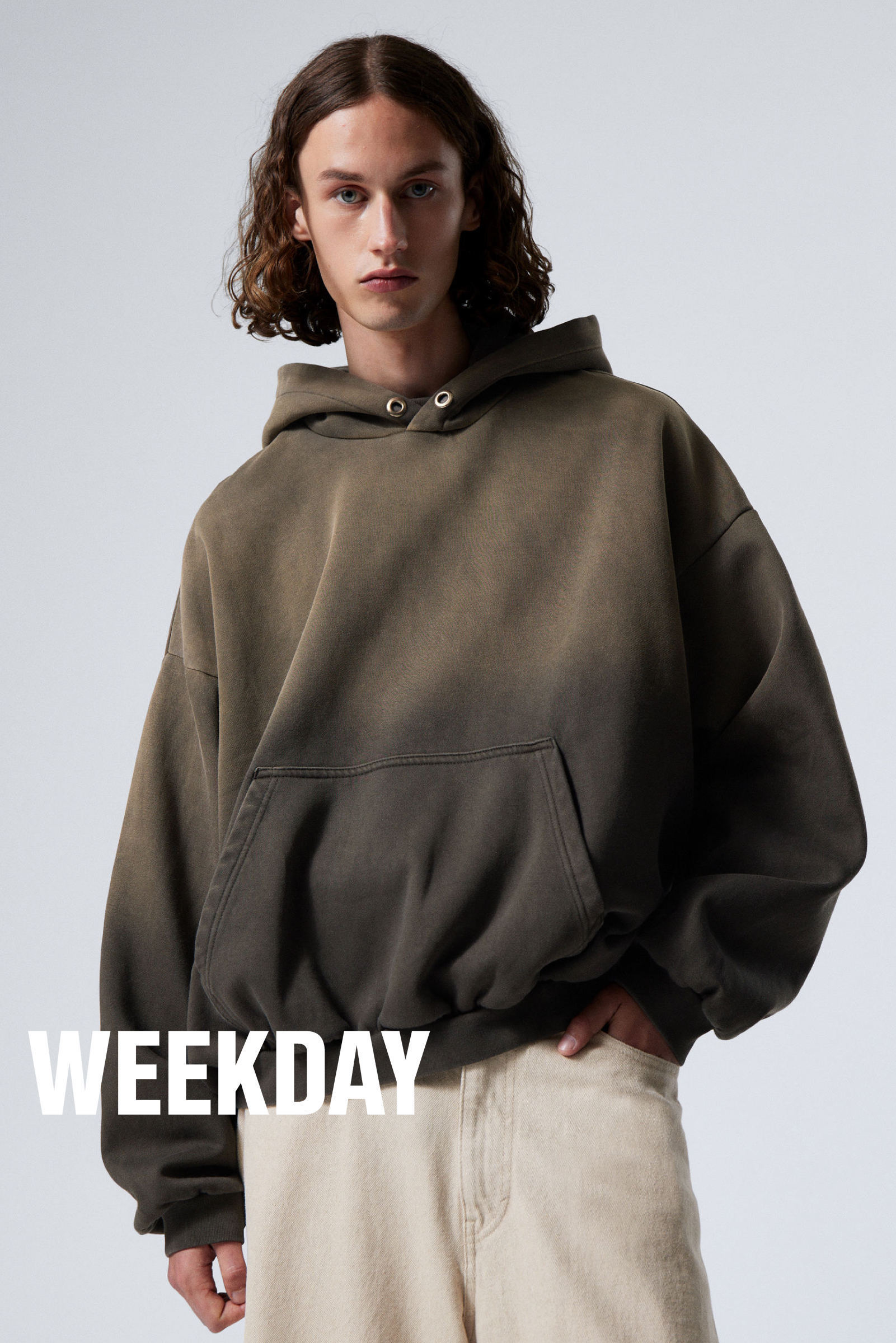 ★英国発*WEEKDAY*新作*ヘヴィーウェイトフーディ/OMBRE★