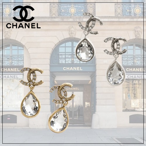 揺れる輝くクリスタル♪【CHANEL】《24A》CCロゴ ピアス