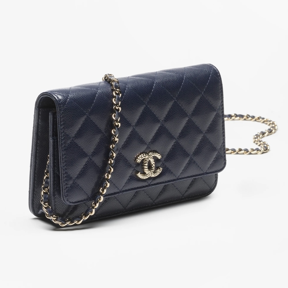 《内部のデザインもカワイイ！！》 CHANEL チェーンウォレット