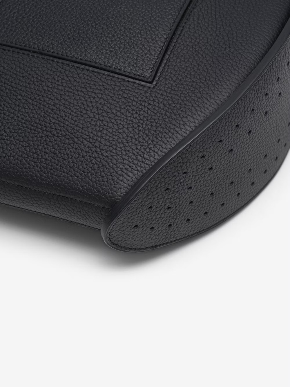 《直営店買付》DELVAUX Pin ホーボー GM Taurillon Soft