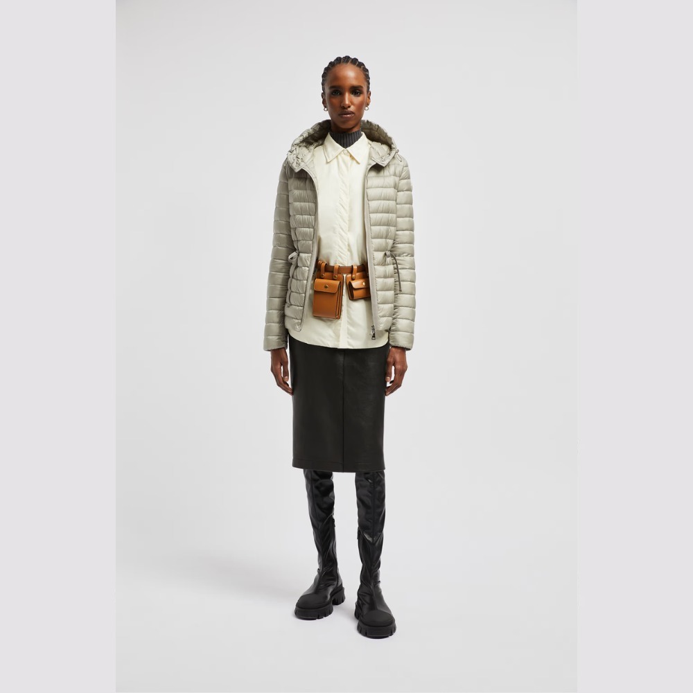 【MONCLER】2色☆Raie ロゴパッチ Short ダウンジャケット MONCLER】2色☆Raie ロゴパッチ Short ダウンジャケット