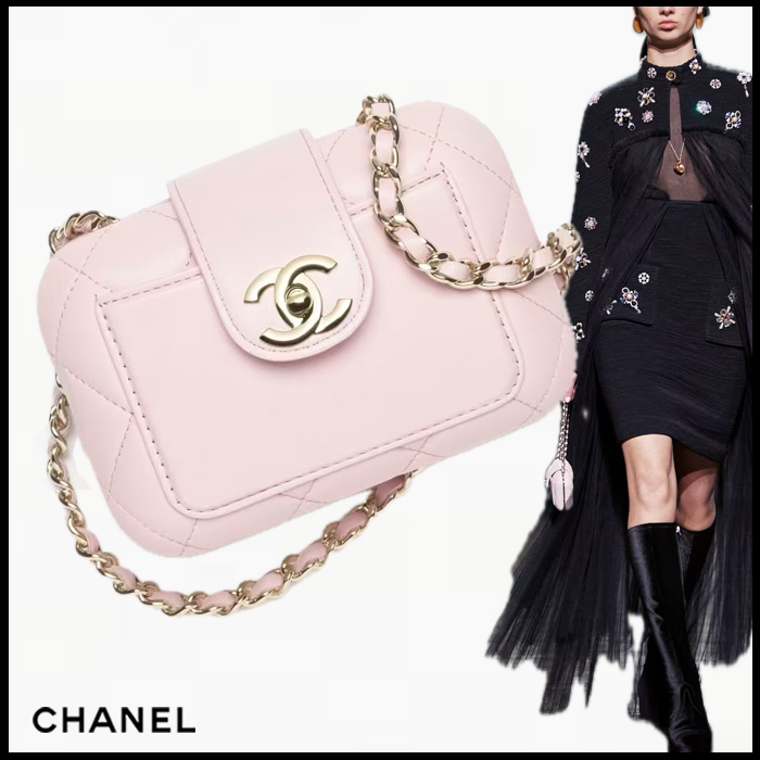 新作25 CHANEL シャネル フープ ピアス ホワイト & クリスタル 新作25 CHANEL シャネル フープ ピアス ホワイト & クリスタル
