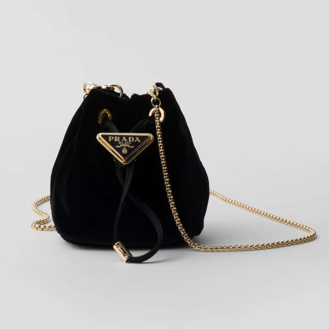 【大注目】PRADA◆ベルベット パデッド ミニバッグ ストラップ付 大注目】PRADA◇ベルベット ミニポーチ チェーンストラップ付