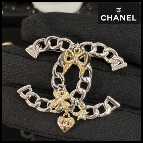 CCロゴとハートチェーンでエレガント＊ CHANEL ブローチ CCロゴとハートチェーンでエレガント＊ CHANEL ブローチ