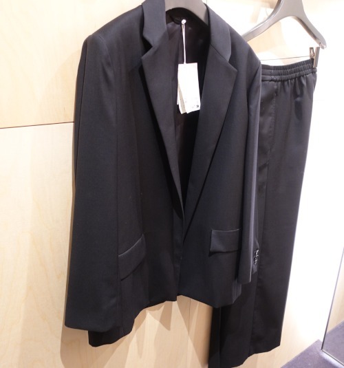 “COS” 楽ちん♪ウールストレートレッグトラウザー