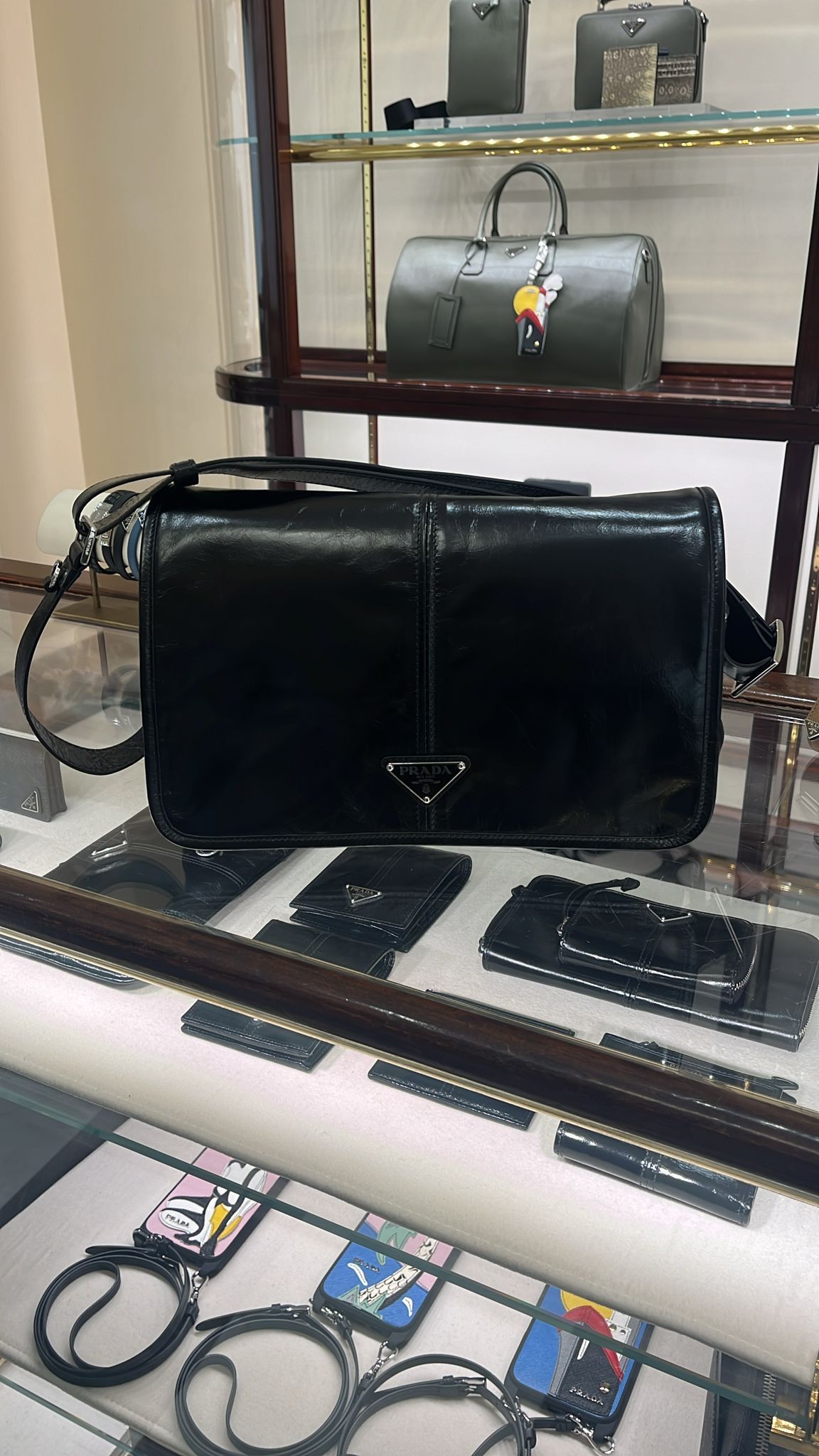 PRADA【入手困難】洗練された★ショルダーバッグ★全色 PRADA【入手困難】プラダ サフィアーノ ショルダーバッグ☆ 全色