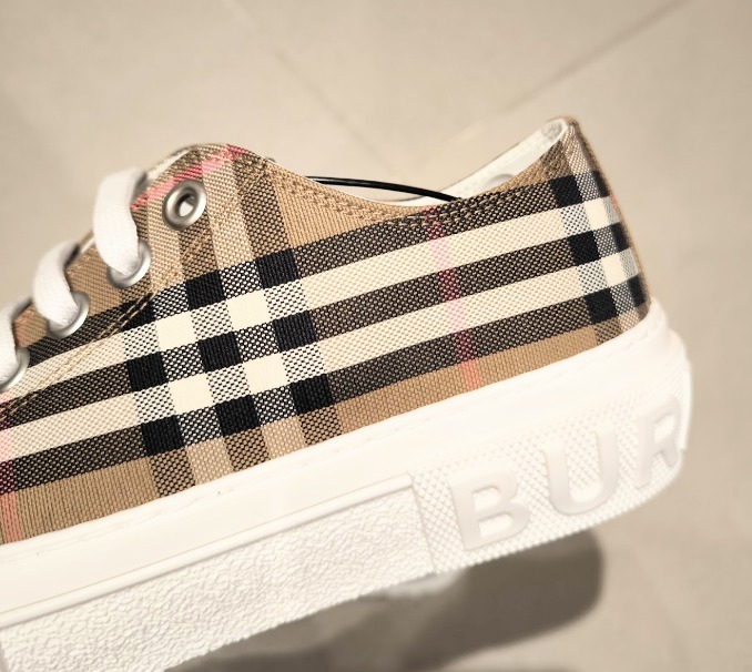Burberry Kids' Mark Check Sneaker Size 34EU 2.5US | eBay