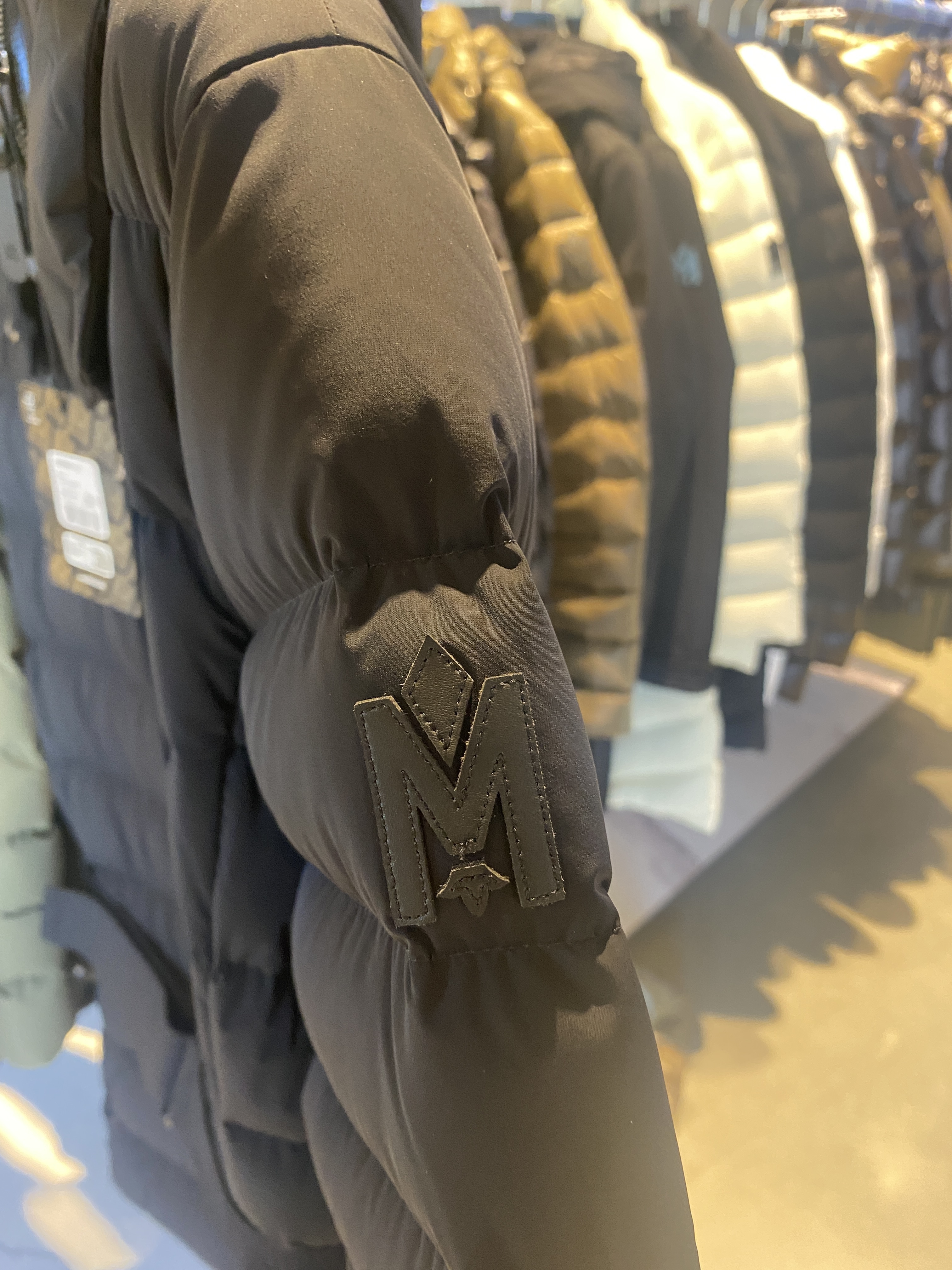 【MACKAGE アウトレット】ベルト付き ダウンジャケット JAZMIN MACKAGE アウトレット】ベルト付き ダウンジャケット JAZMIN