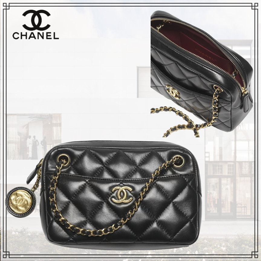 《ショルダーバッグとしても◎》 CHANEL ミニ カメラ ケース