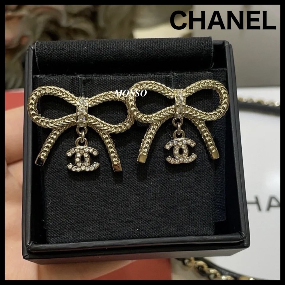 【フェミニンな魅力】CHANEL 揺れるCCロゴ リボン ピアス