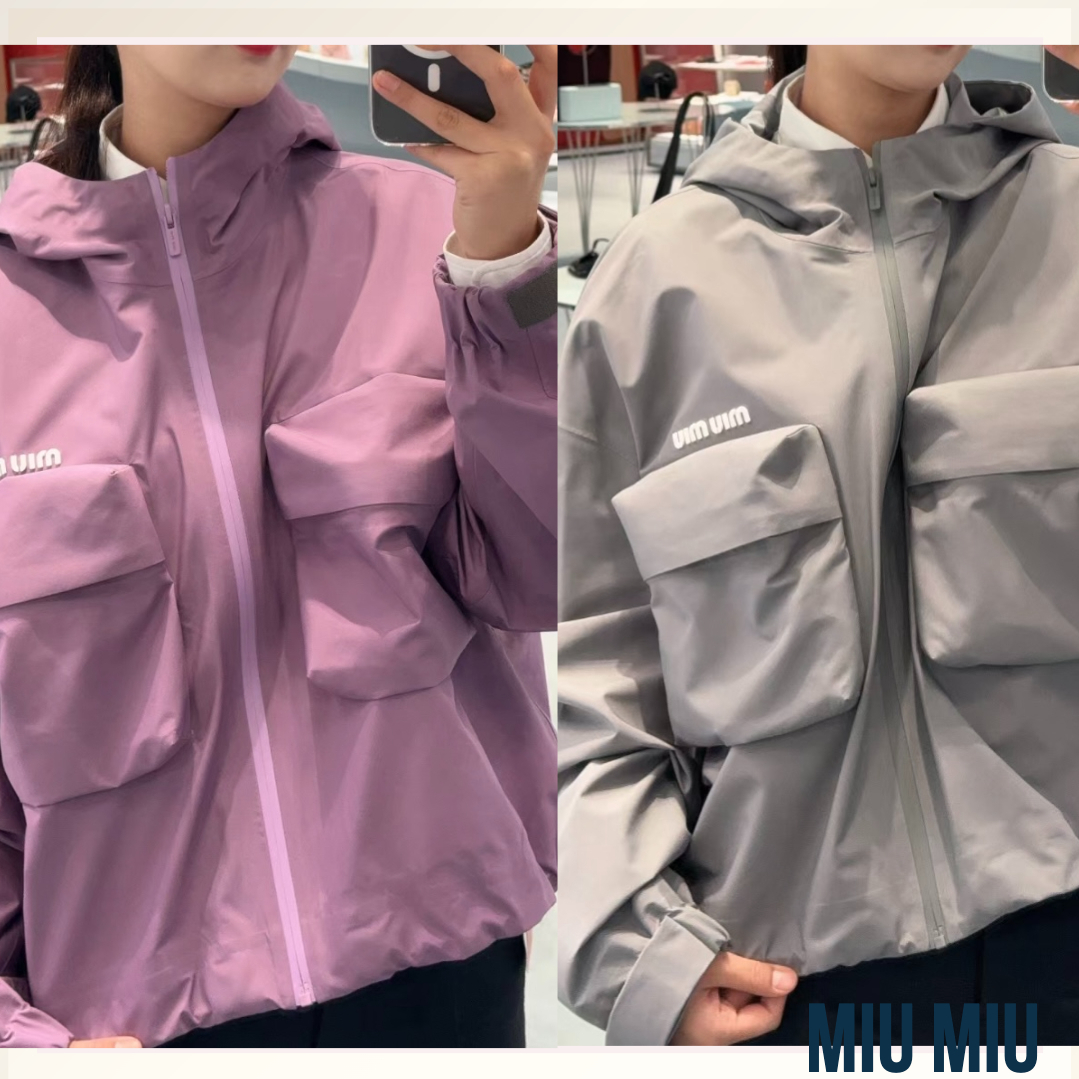 アウトドアもタウンユースも素敵《Miu Miu》テックジャケット