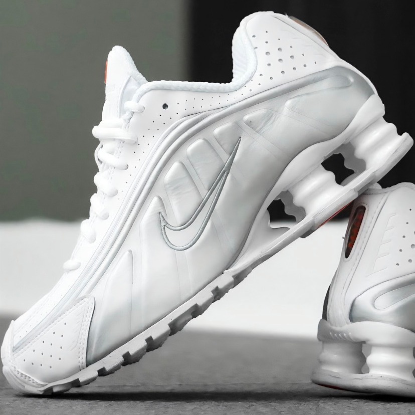 ★NIKE SHOX R4 大人気 ショックスR4★追跡可