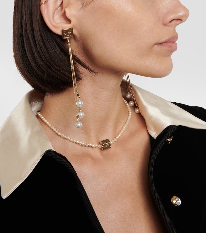 自分へのご褒美に◆関税込【MIUMIU】ロゴ エナメル ブレスレット 自分へのご褒美に◇関税込【MIUMIU】ロゴ エナメル ブレスレット