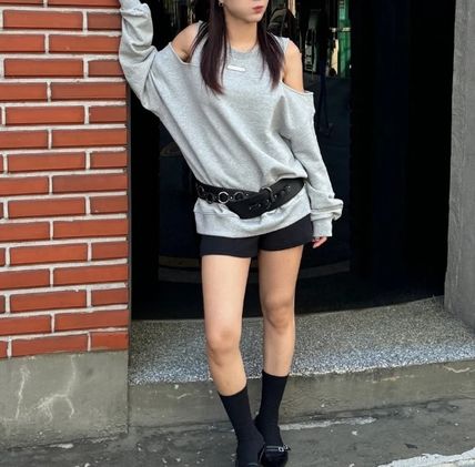 seira kiyosaki | . かわいいオフショルダースウェット🖤 暖かく