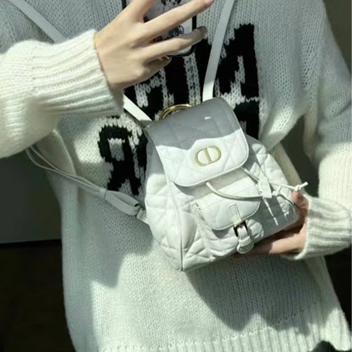 《サイズ感が可愛い♡》DIOR Caro バックパック ホワイト