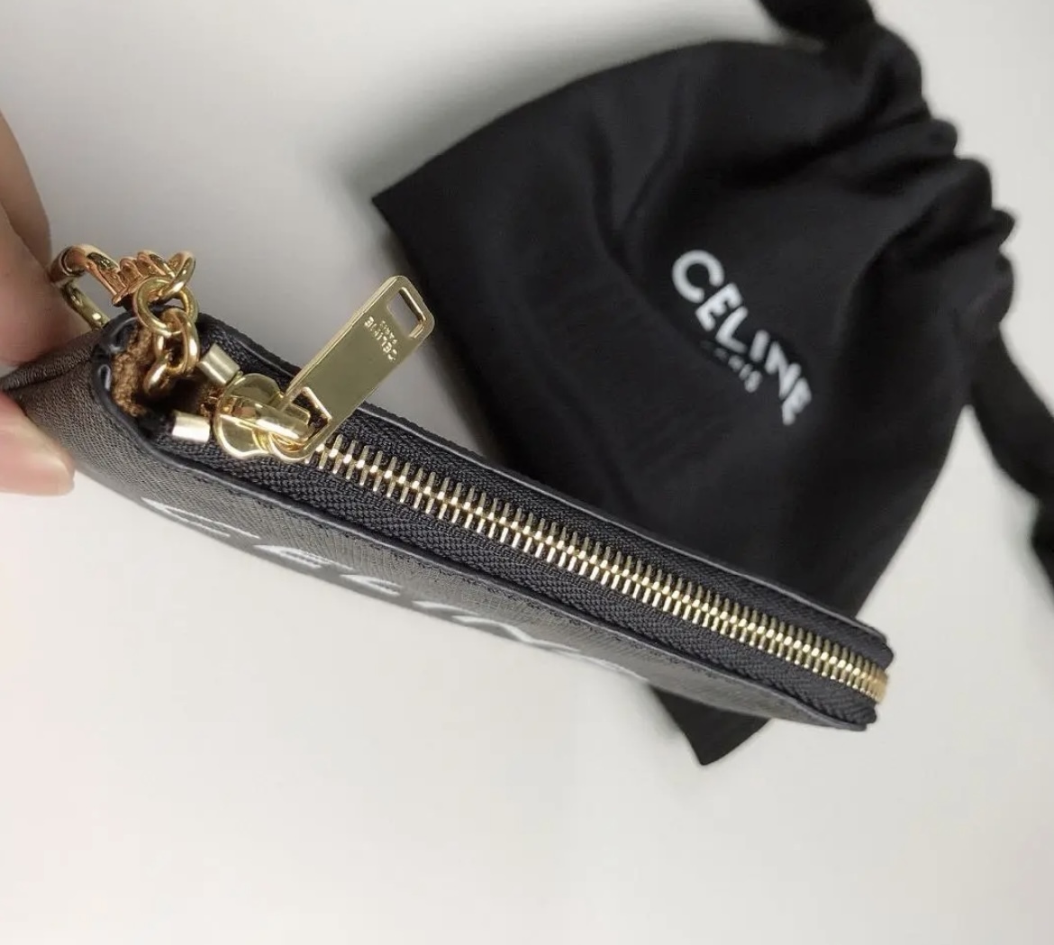 ギフトにも 多彩な使い方 メンズもCELINE コイン&カードポーチ ギフトにも 多彩な使い方 メンズもCELINE コイン&カードポーチ
