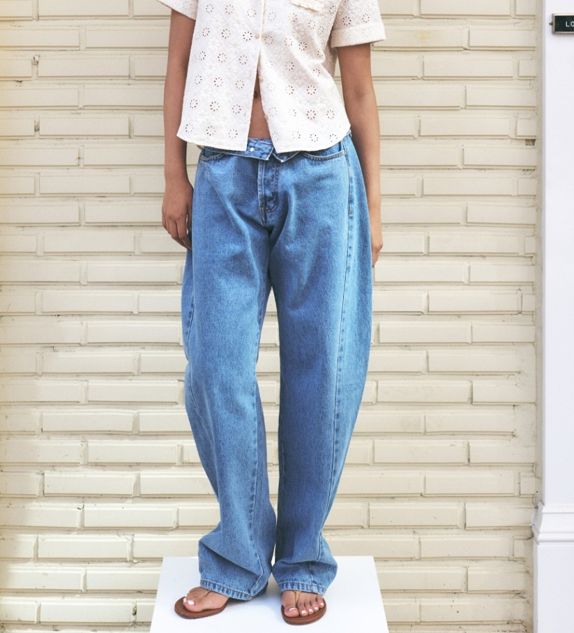 ★送料・関税込★GROVE★MAC CURVED DENIM PANTS★ ☆韓国の人気☆【GROVE】☆MAC CURVED DENIM PANT.S☆関税込☆
