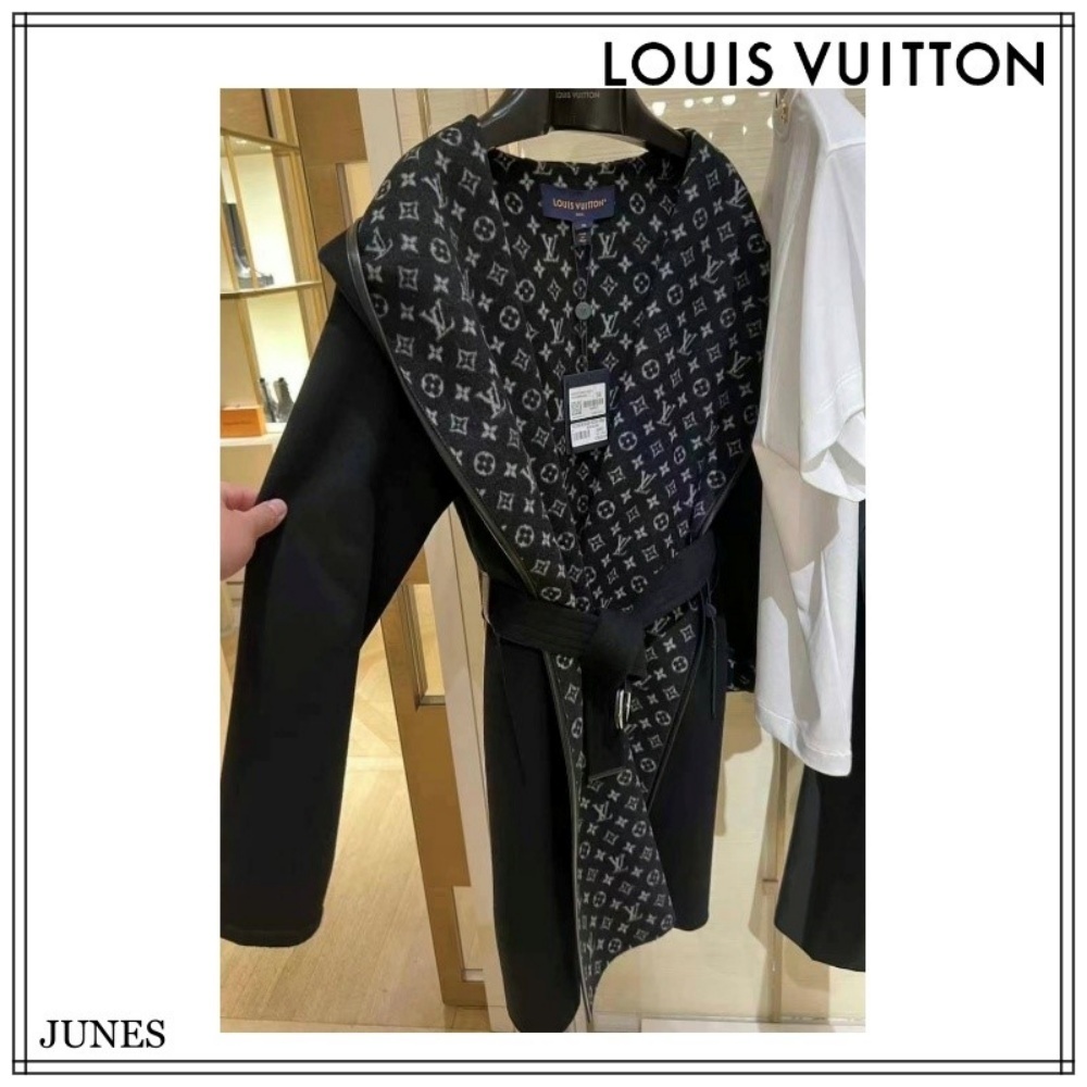 大人気！！【LOUIS VUITTON】フーデッドラップコート