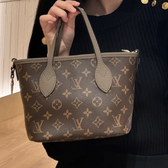 《コーディネート》Louis Vuitton ネヴァーフルBB