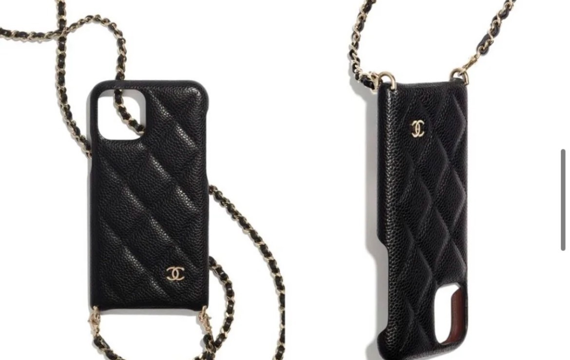 【完璧なフォルムが魅力】CHANEL iPhone15Pro Max ケース 完璧なフォルムが魅力】CHANEL iPhone15Pro Max ケース