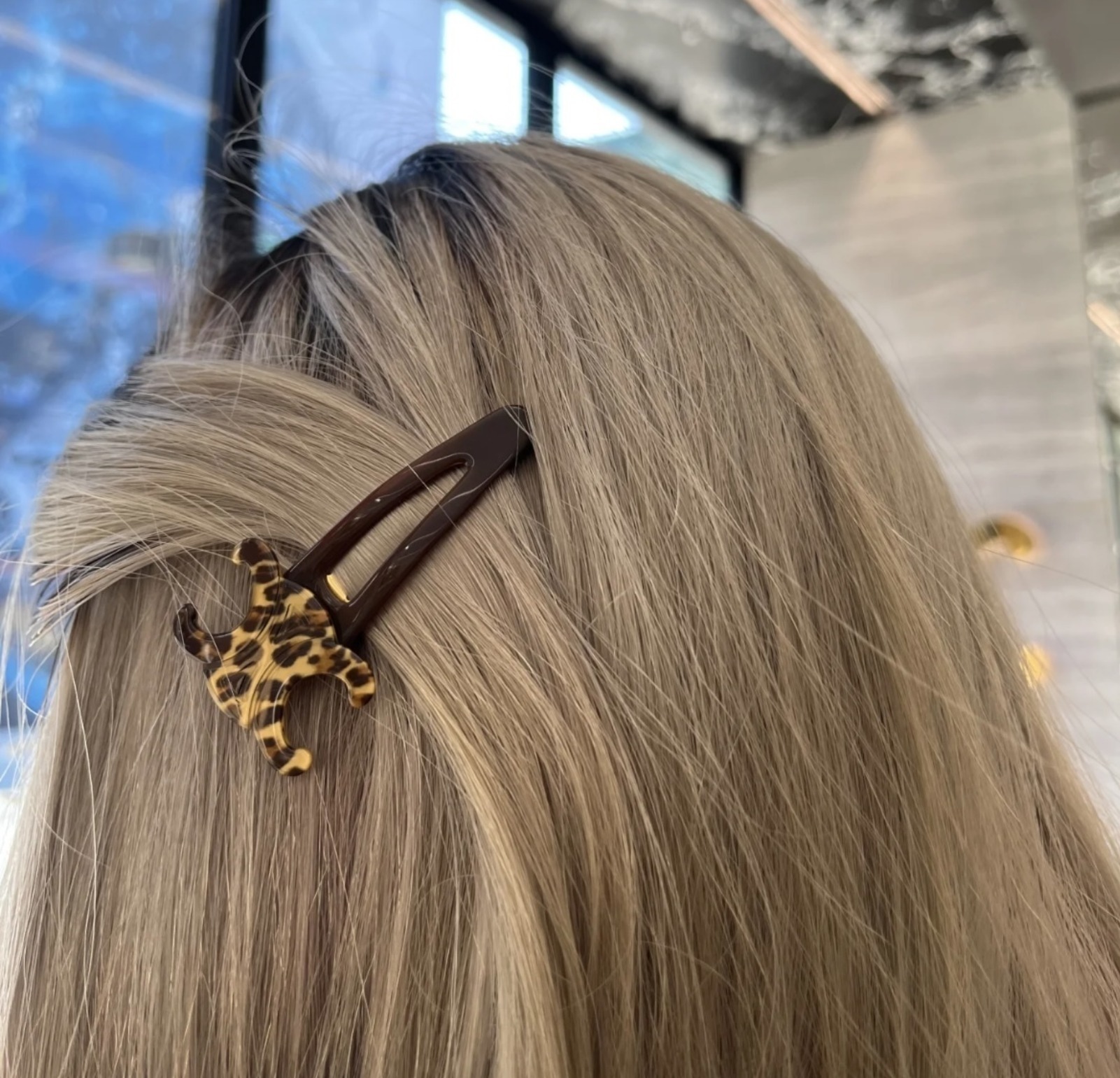 【キュート】セリーヌ ヘアクリップ かわいい 人気 スナップ