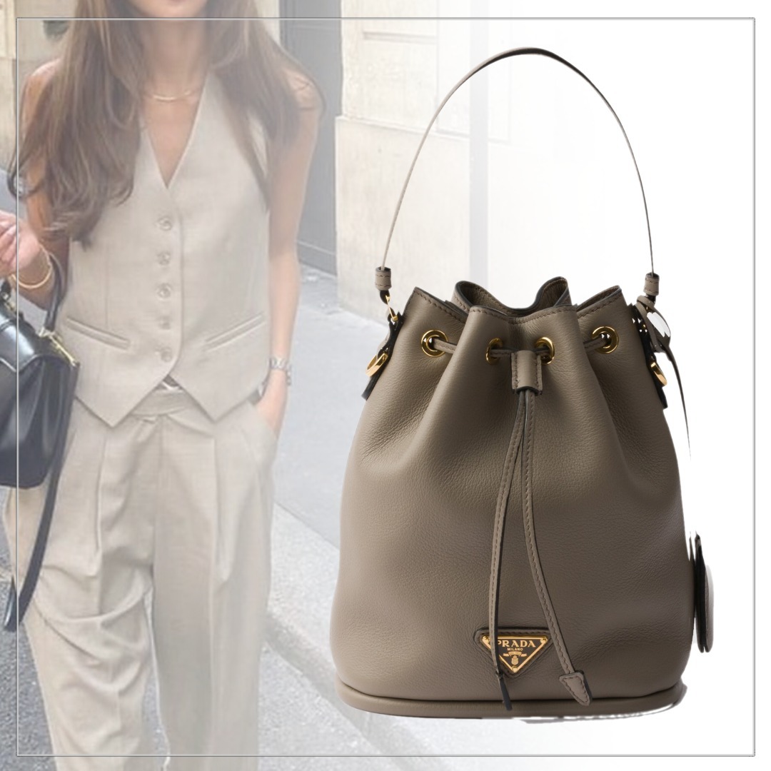 【大注目】PRADA◆レザー ミニバッグ ストラップ キーリング付き