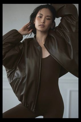 Alo Yoga【アロー】フェイクレザー プレミア ボンバージャケット ALO Yoga(アロー) レザージャケット・コート(レディース) - 海外