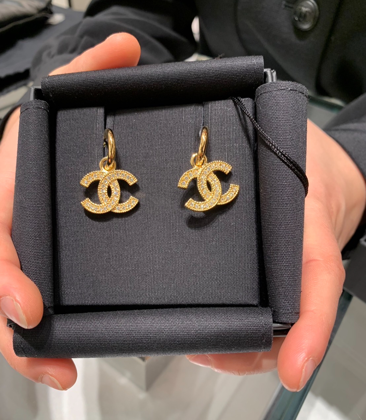 CHANEL《シンプルに可愛い》シャネル ピアス CCロロゴ ピアス
