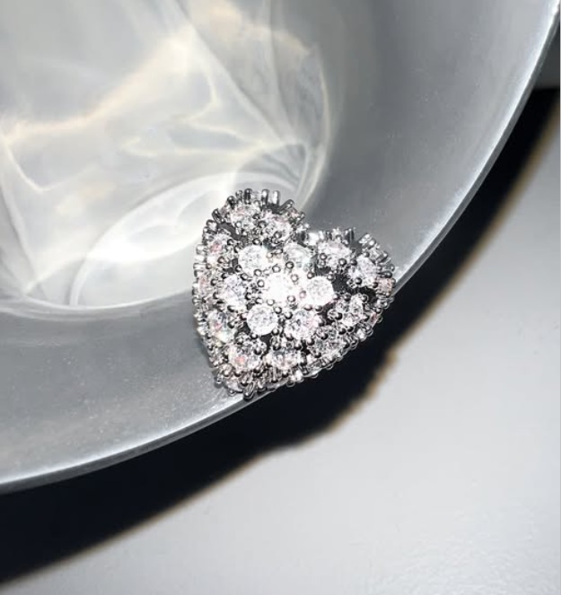 フランス発 ☆Justine Clenquet☆ Heart Crystal ピアス フランス発 ☆Justine Clenquet☆ Heart Crystal ピアス