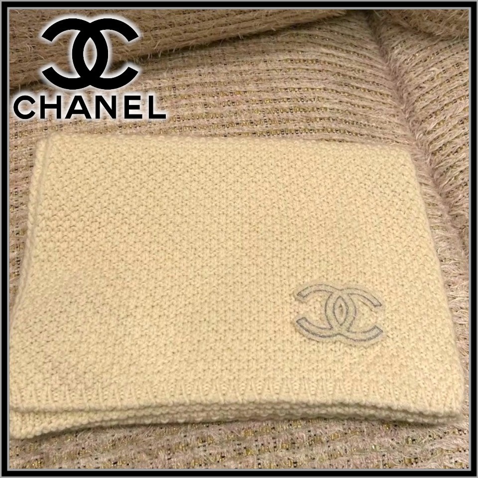 ワンポイントのロゴが可愛い♪【CHANEL】マフラー