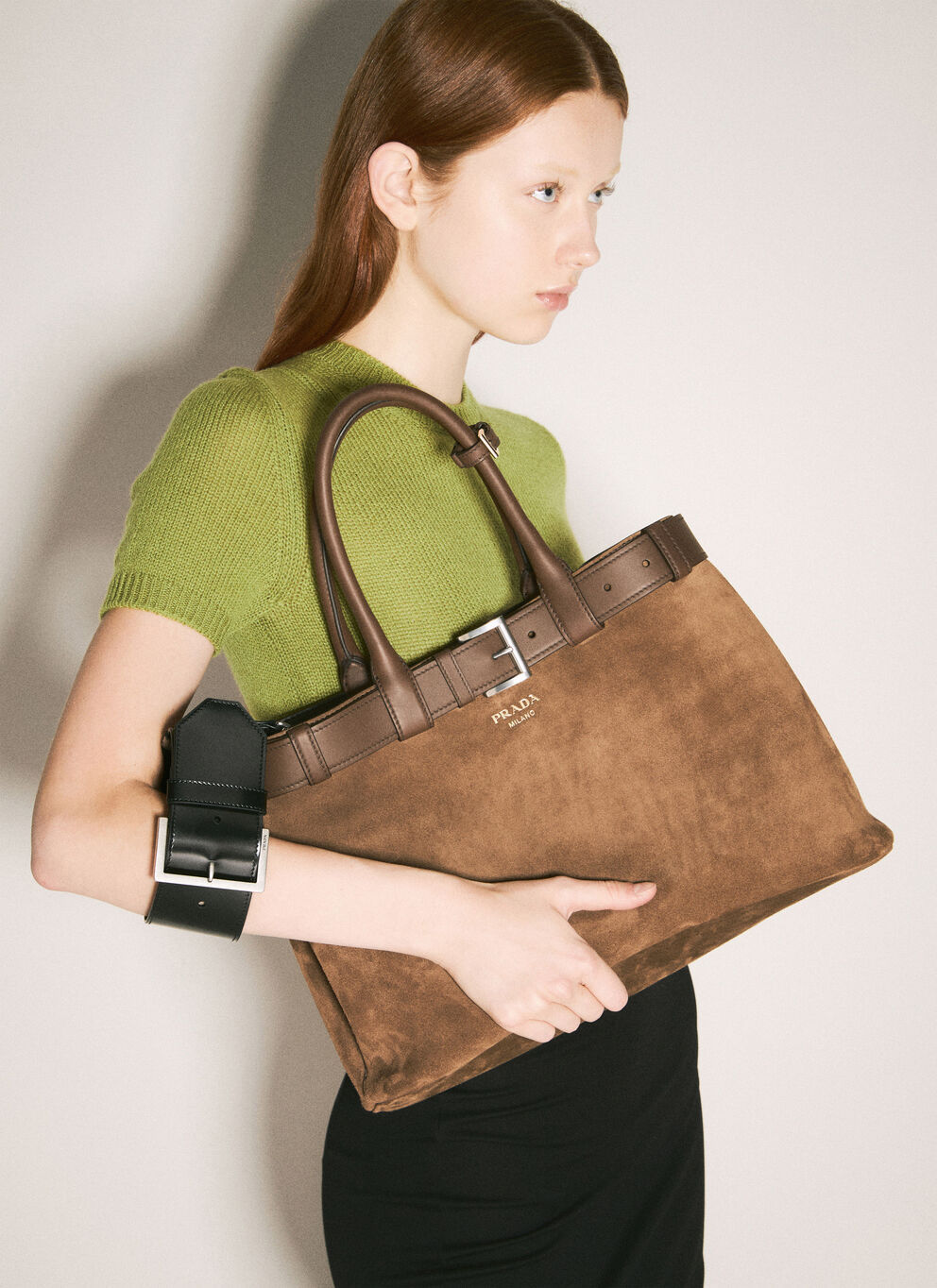 PRADA レザーリストストラップ ブラック 大人気 数量限定 PRADA レザーリストストラップ ブラック 大人気 数量限定