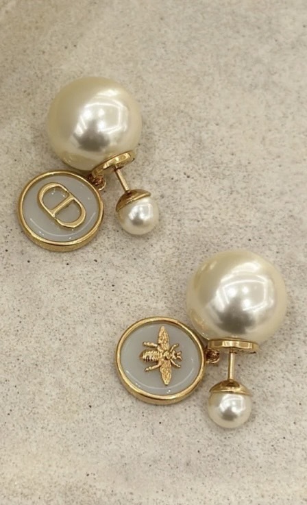 【精緻な蜂が美しい♪】Dior Tribales ピアス 蜂モチーフがおしゃれ】Dior Tribales ピアス アシンメトリー