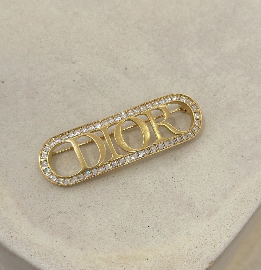 クリスタルが美しく輝き上品☆】Dio(r)evolution ブローチ (Dior