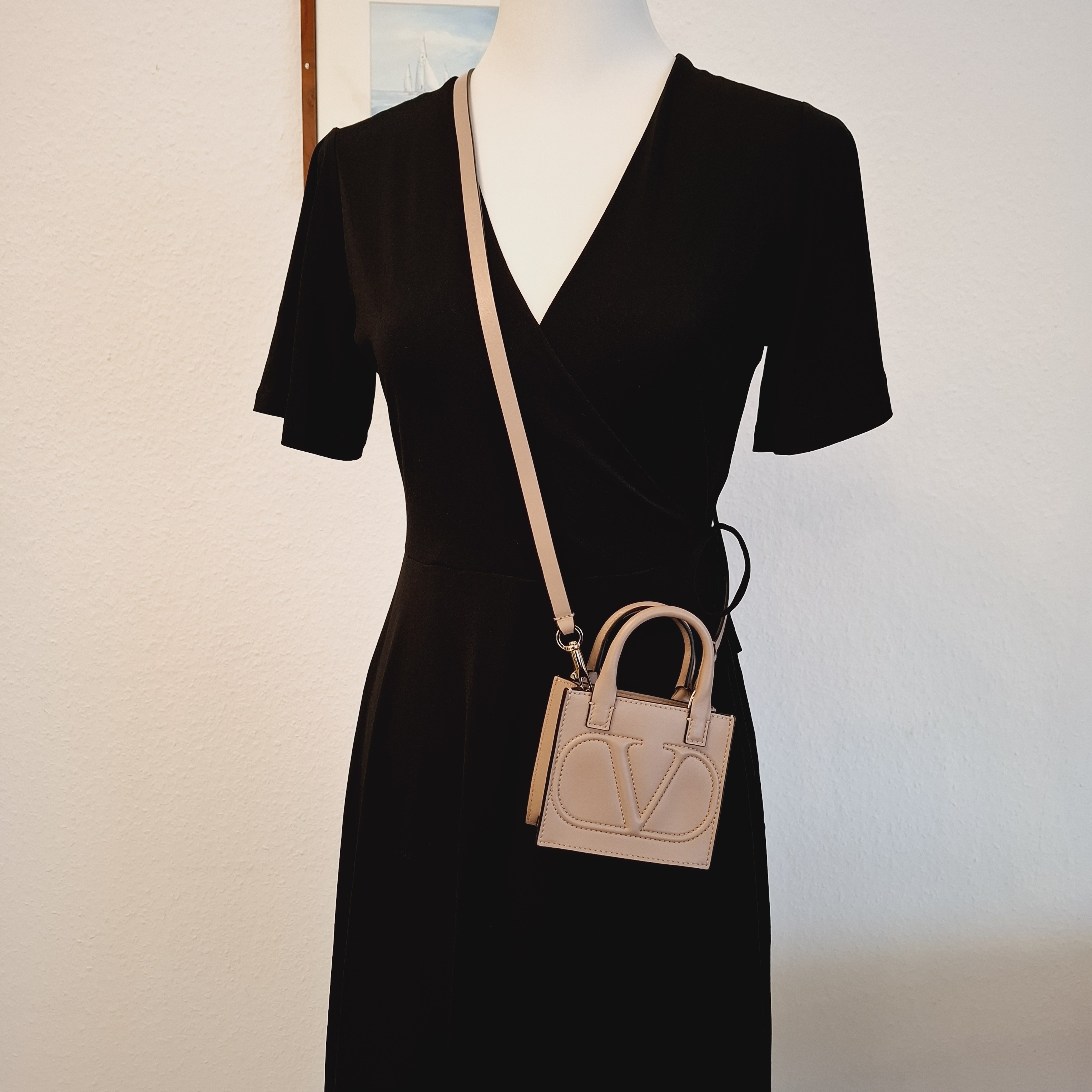 VALENTINO のポーチ♪★ VLOGO WALK ★【多色】 EXPRESS便可☆VALENTINO VLOGO WALK MINI BAG (VALENTINO