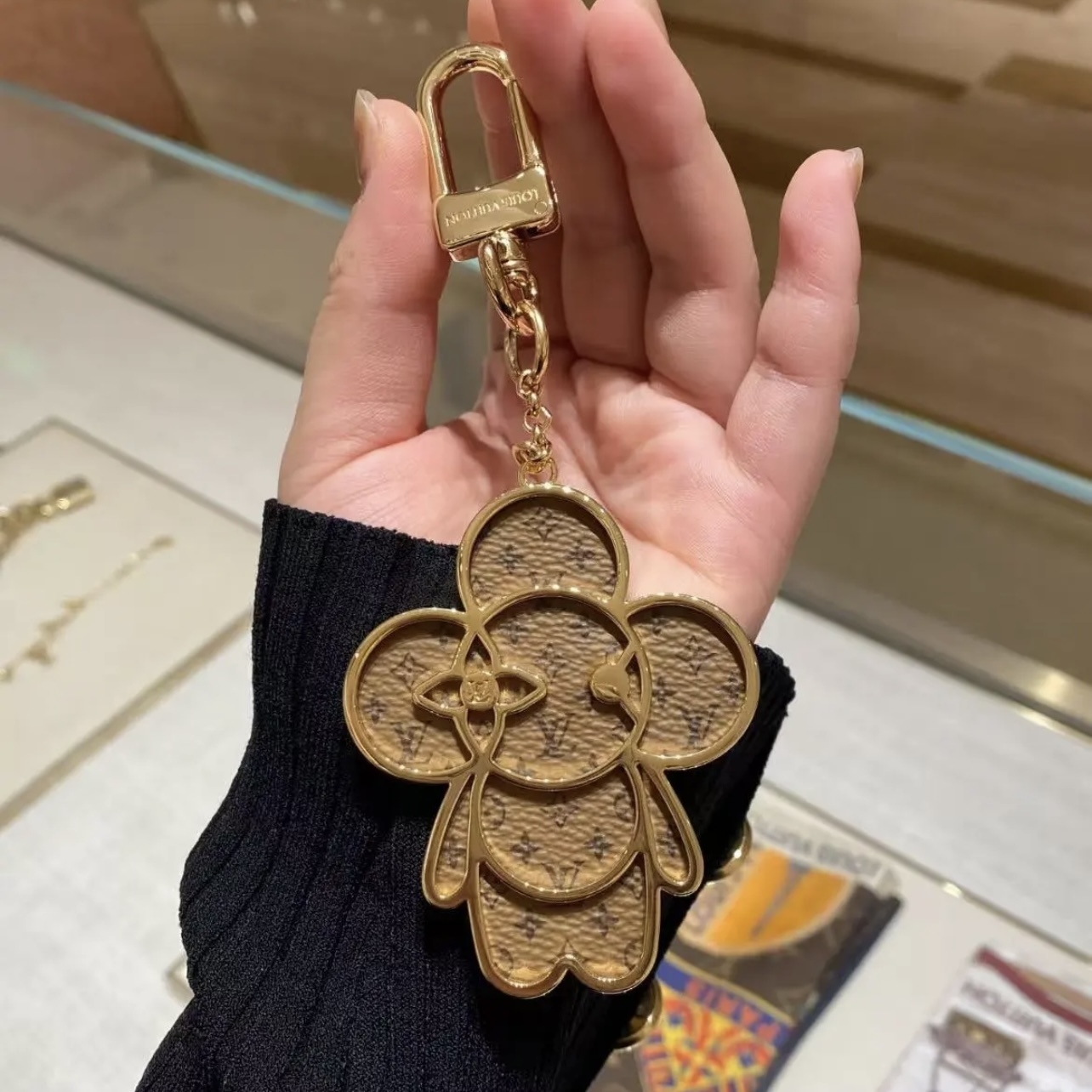 【鍵やバッグにつけて可愛いさUP♪】ルイヴィトン キーホルダー