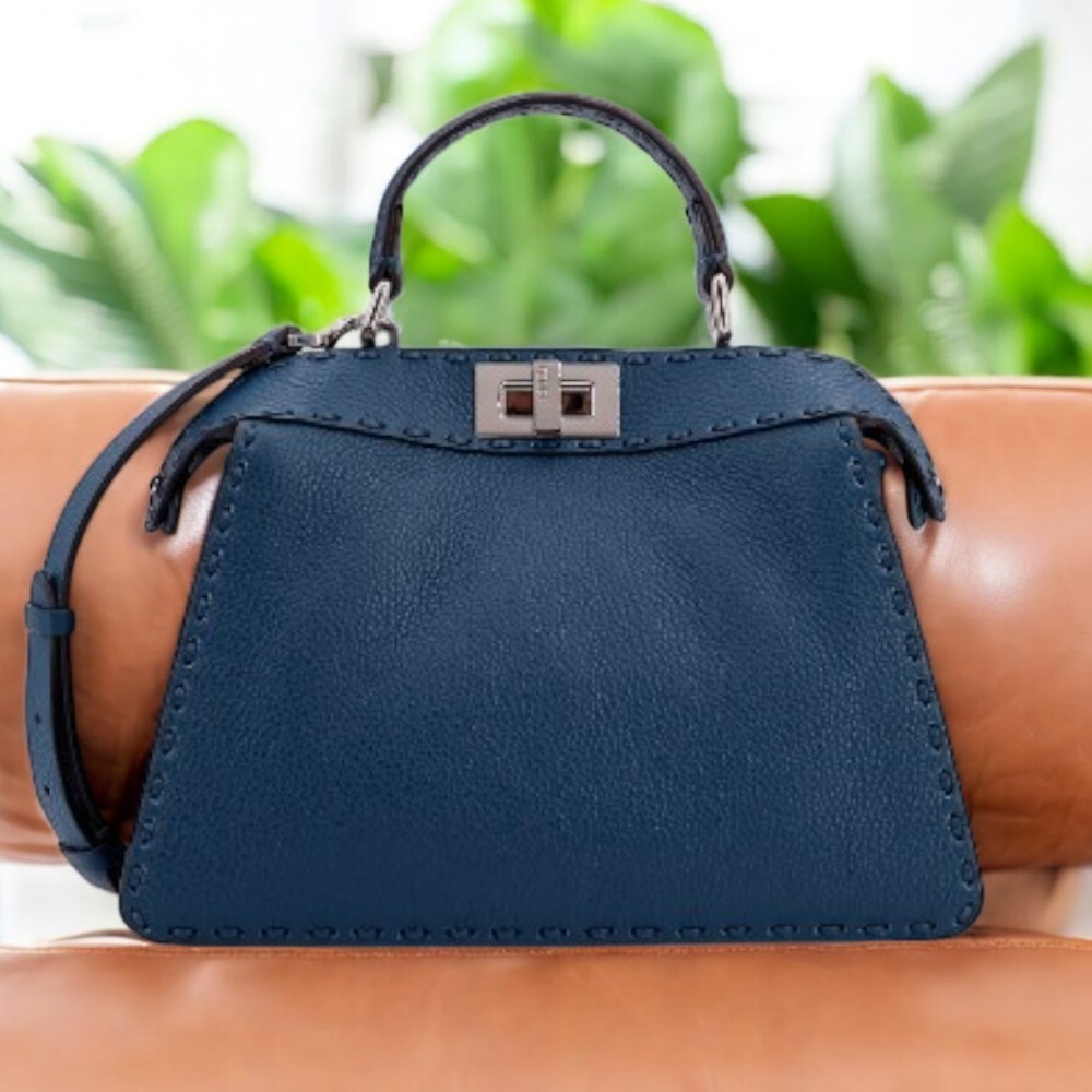 FENDI ピーカブー イセウ スモール