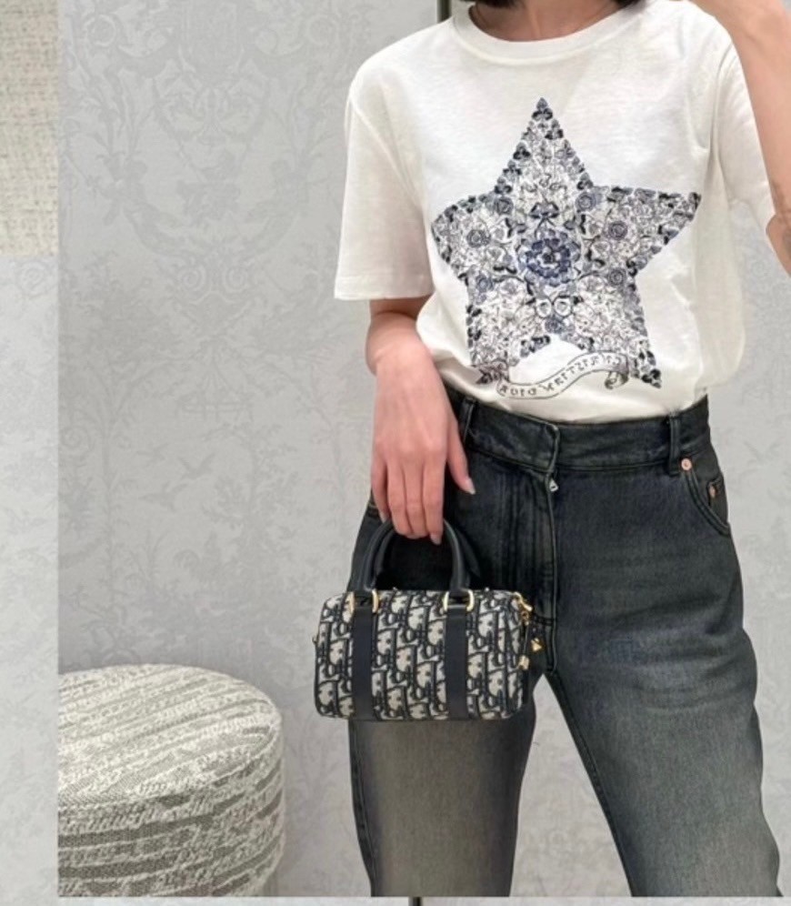 星の刺繍がお洒落☆】DIOR☆白Tシャツ