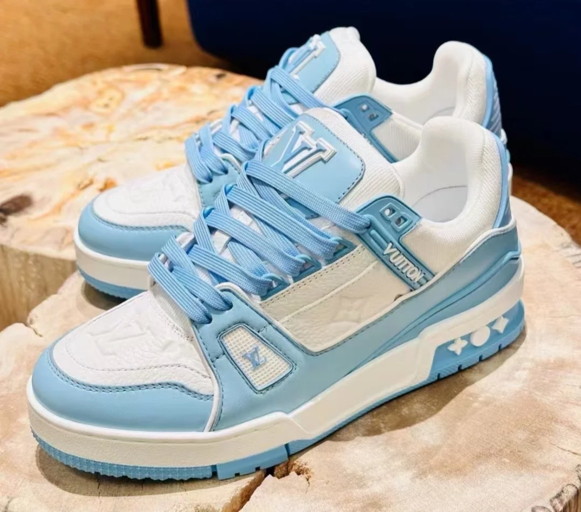 【歩くたびに洗練が宿る一足♪】Louis Vuitton スニーカー 足元から春先取り♡】Louis Vuitton スニーカー スニーカー