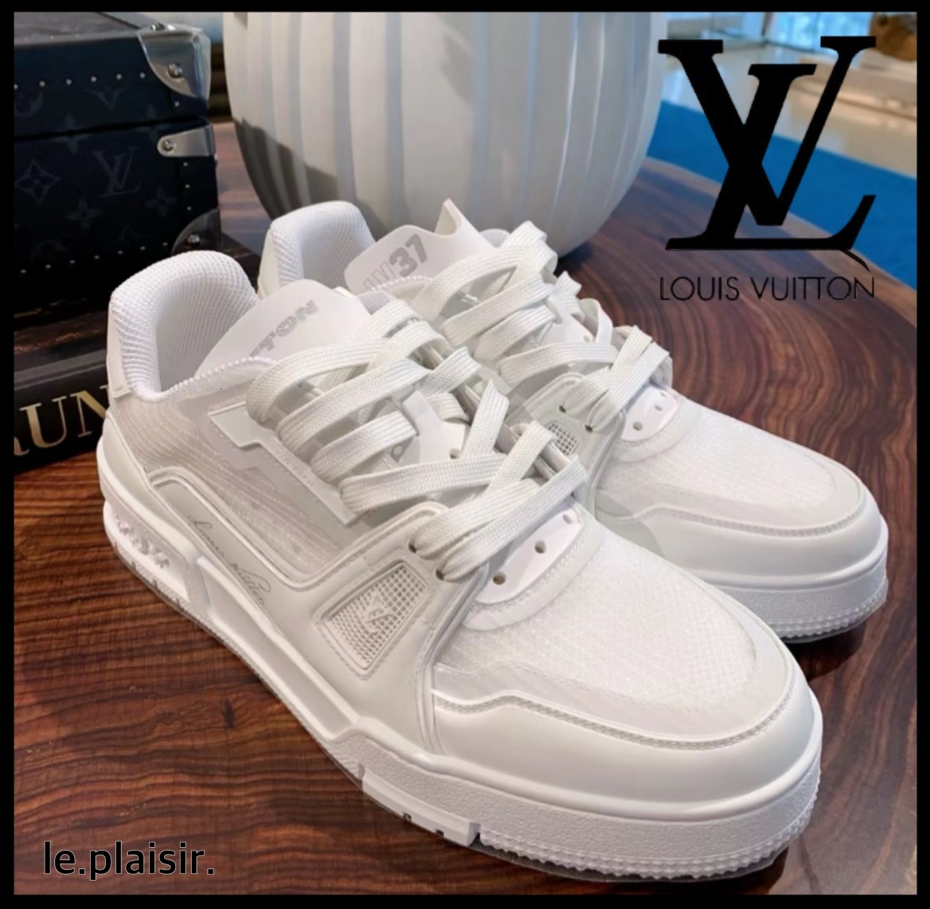 【小さいスタッズがおしゃれ♪】ルイヴィトン★スニーカー 小さなスタッズがクール♡】Louis Vuitton スニーカー (Louis