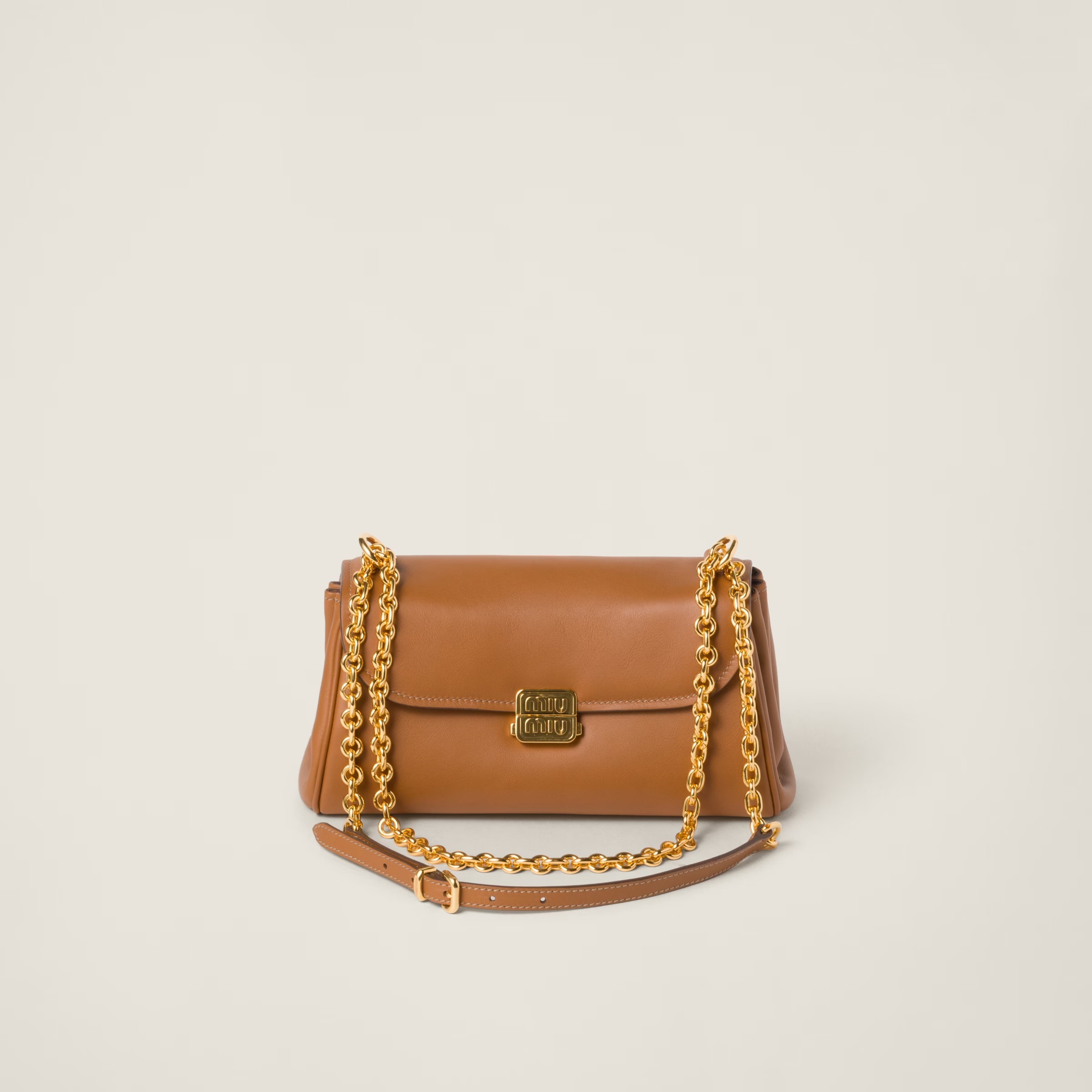 【あなたのスタイルを格上げ】MIUMIU レザーショルダーバッグ あなたのスタイルを格上げ】MIUMIU レザーショルダーバッグ