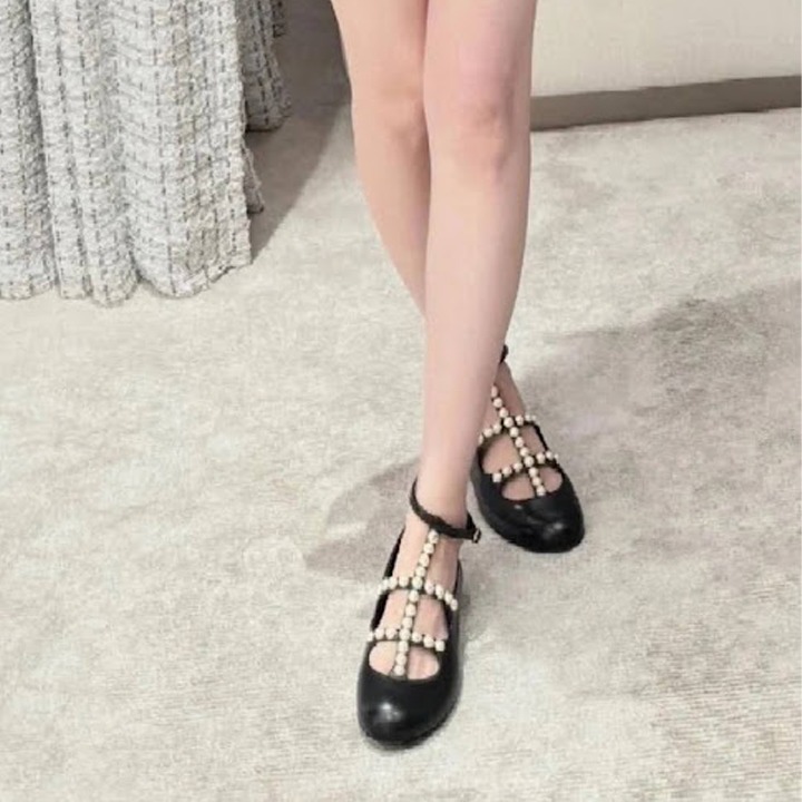 《目を惹くデザイン♡》CHANEL メリージェーン