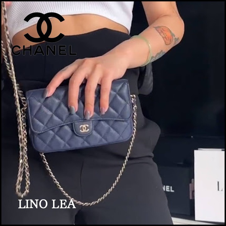《可愛いサイズで使いやすい♡》CHANEL フォンケース