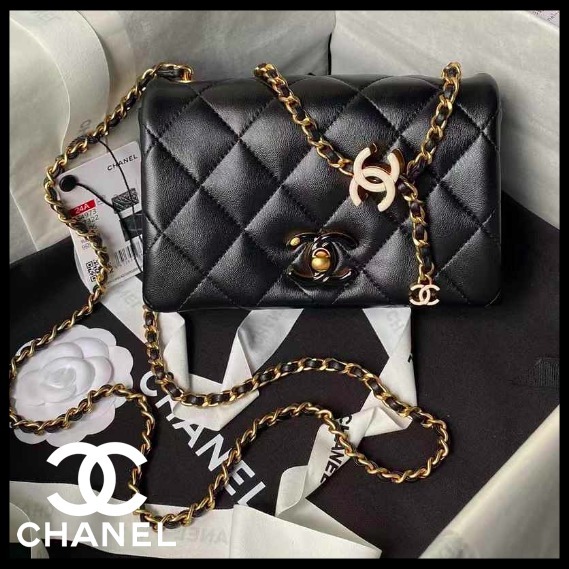 【遊び心をプラス】CHANEL ポップなCCロゴ フラップバッグ