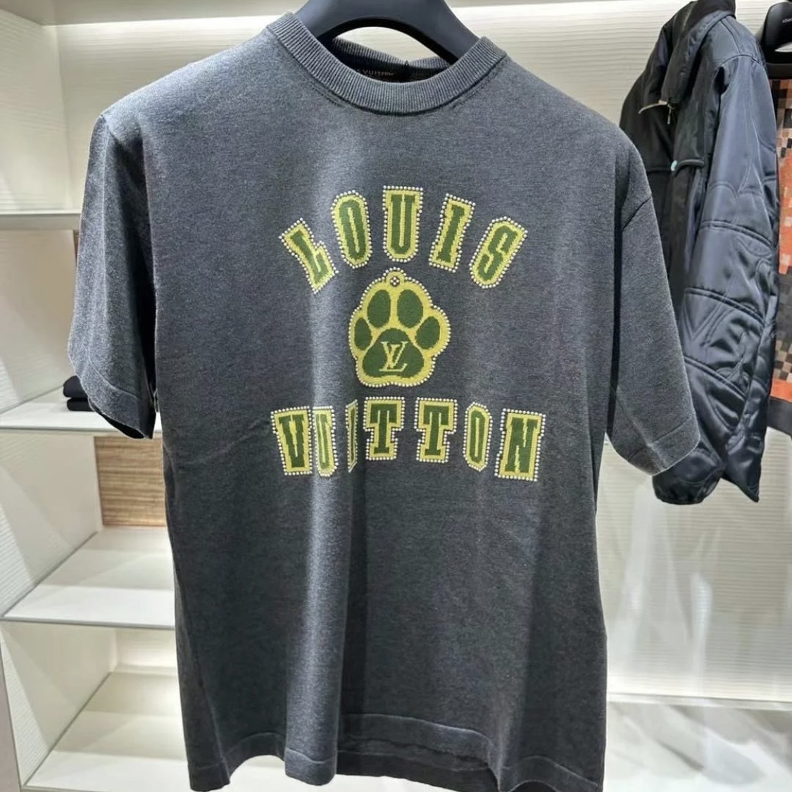 《いつものオシャレ》LV エンベリッシュドコットンクルーネックT