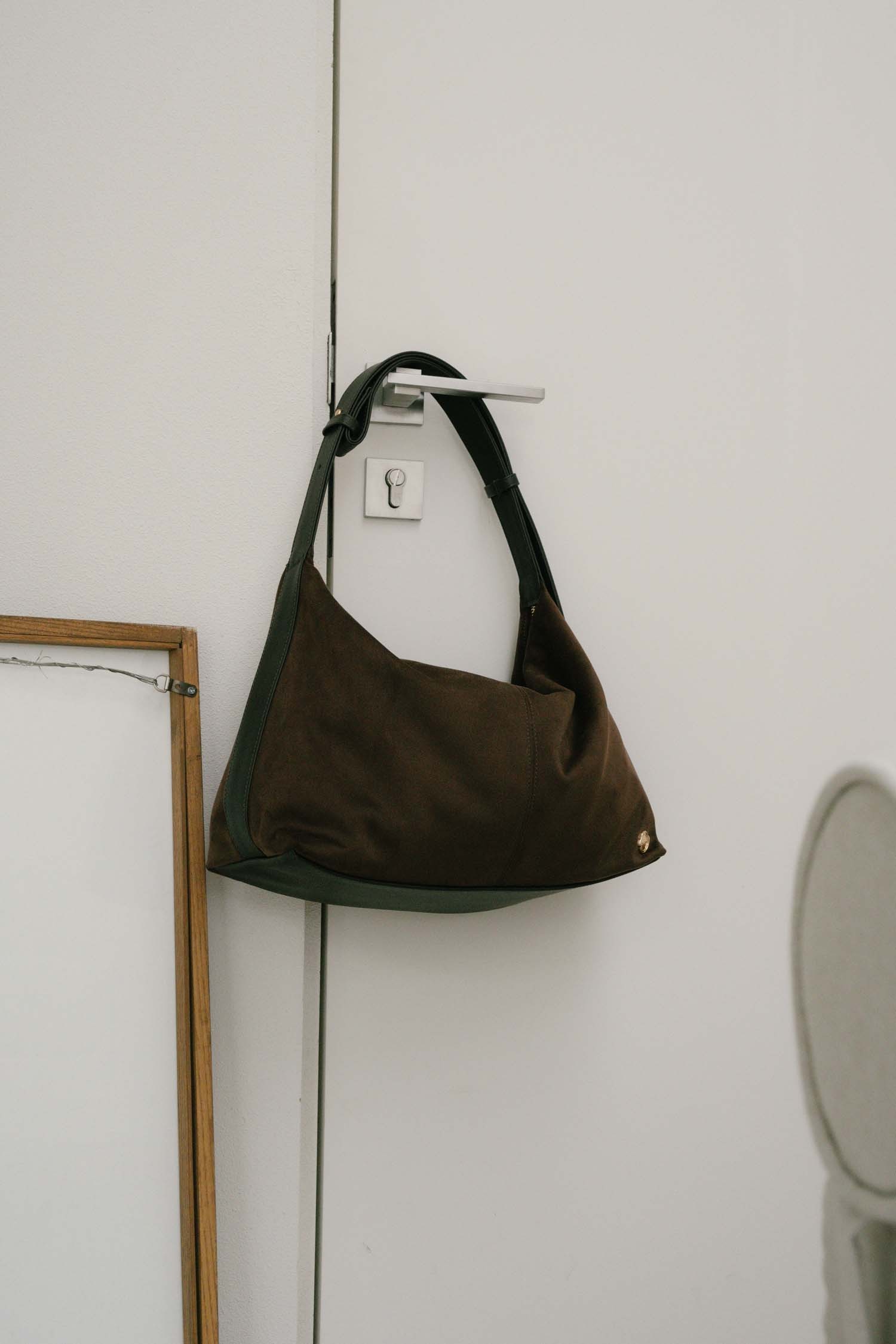●ANEDIT●SUEDE DAILY HOBO BAG バッグ スエード 韓国人気 ○ANEDIT○SUEDE DAILY HOBO BAG バッグ スエード 韓国人気