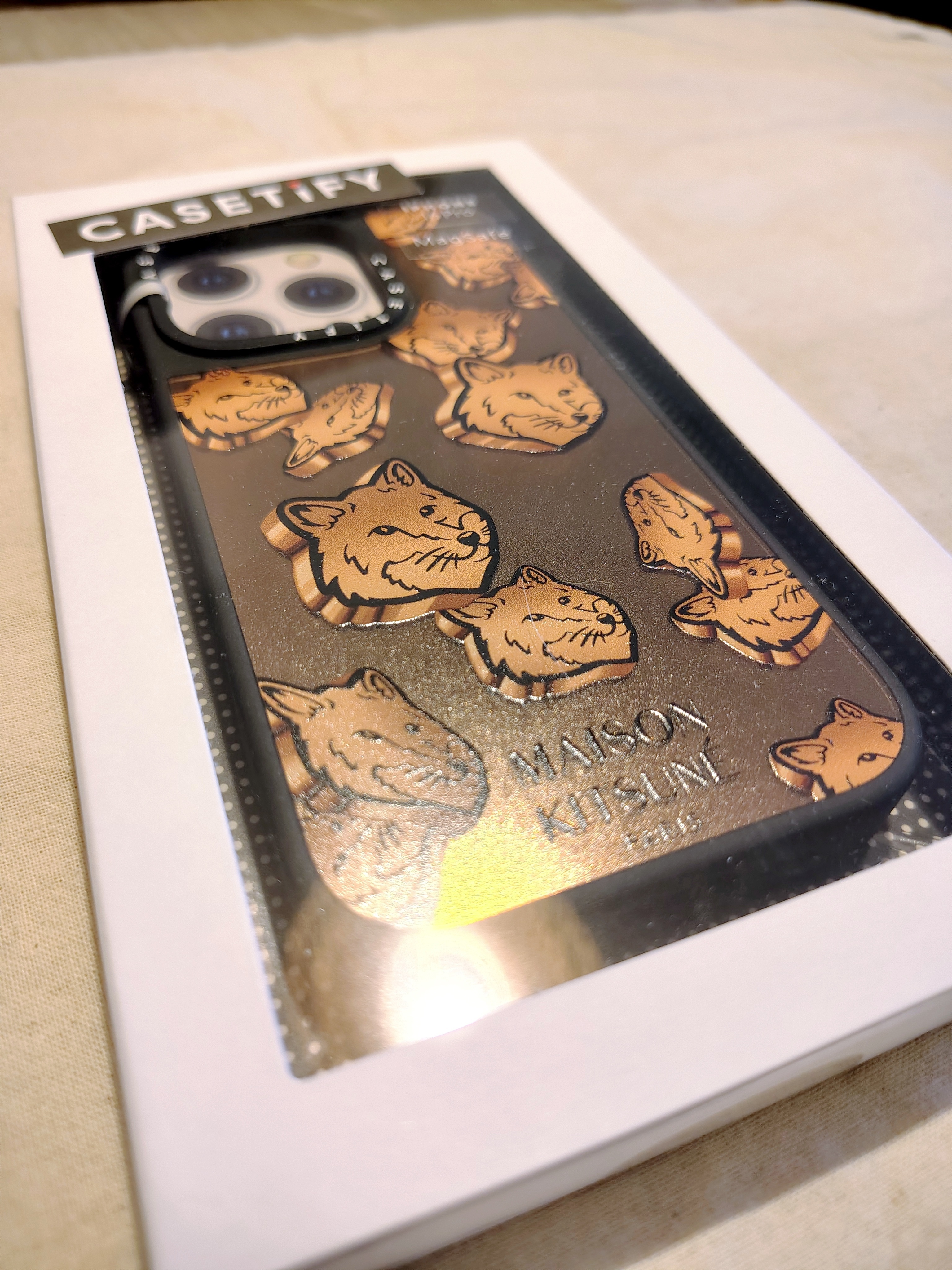 ★MAISON KITSUNE★ GLAM FOX IPHONE 14 PRO 携帯ケース ☆MAISON KITSUNE☆ GLAM FOX IPHONE 14 PRO 携帯ケース