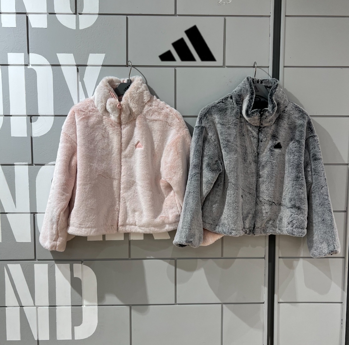 adidas WARM JKT フェイクファージャケット 日本未入荷 大人気