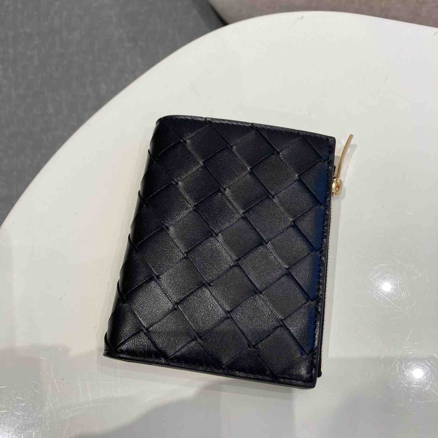 《Bottega Veneta》定番のスモール イントレチャート 二つ折り