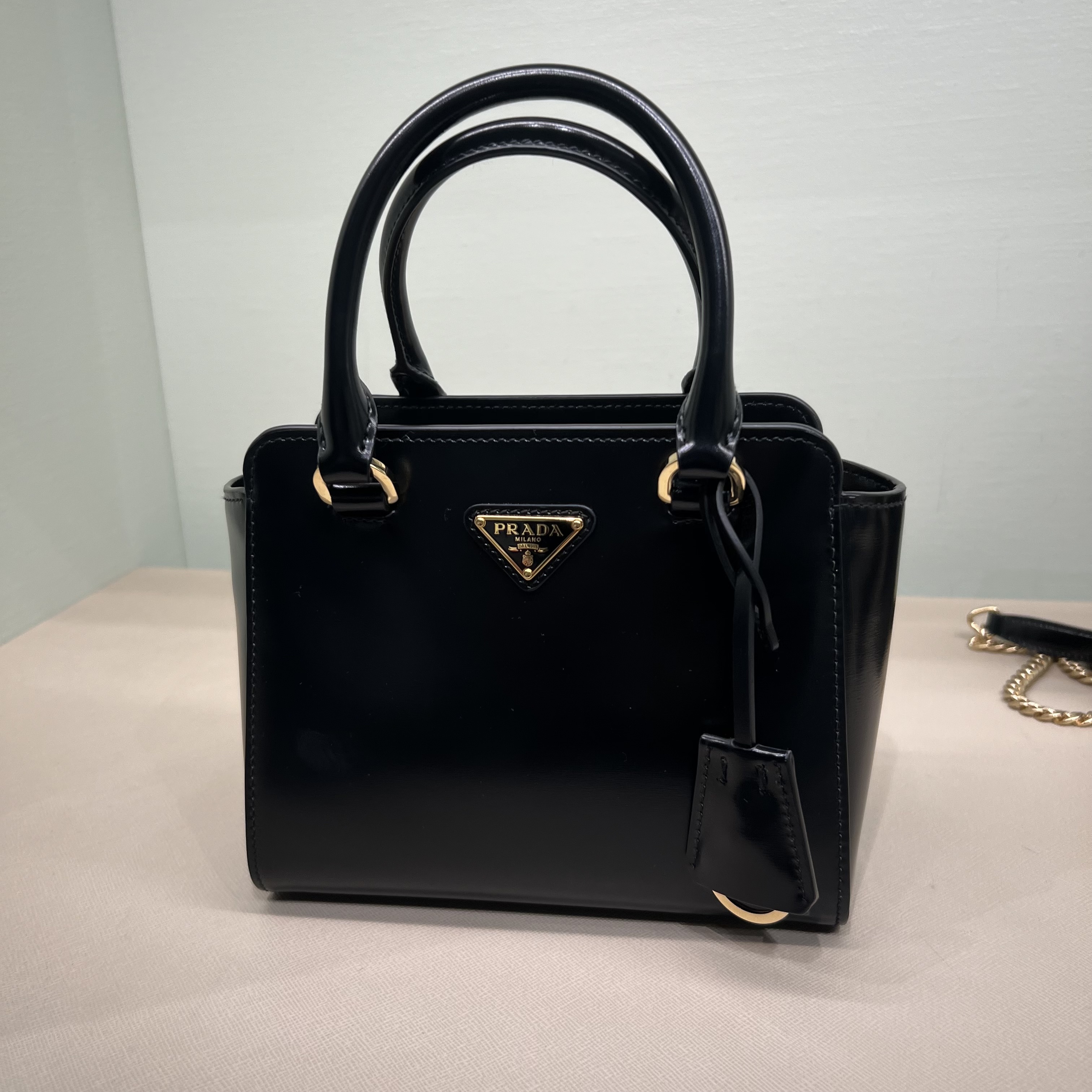 【PRADA】人気商品セール！ サフィアノ レザーショルダーバッグ
