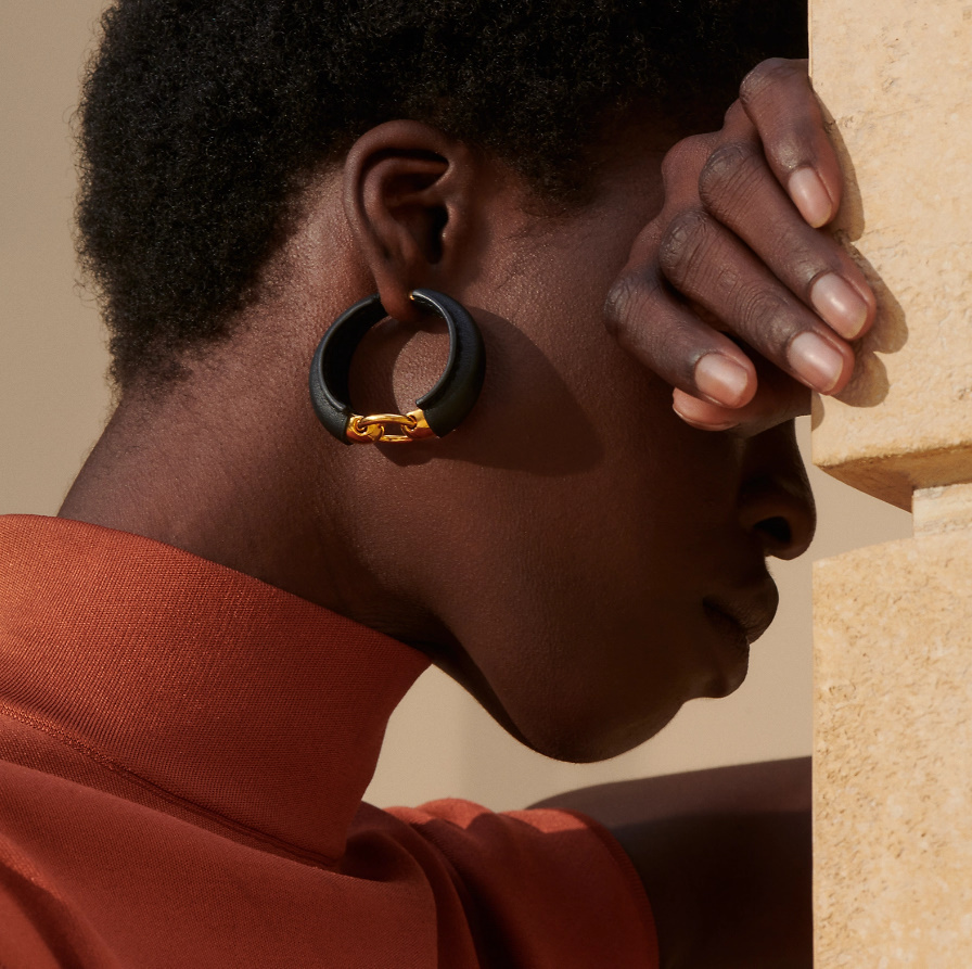レザーが目を惹く♪【HERMES】《Epure Equestre》GM ピアス